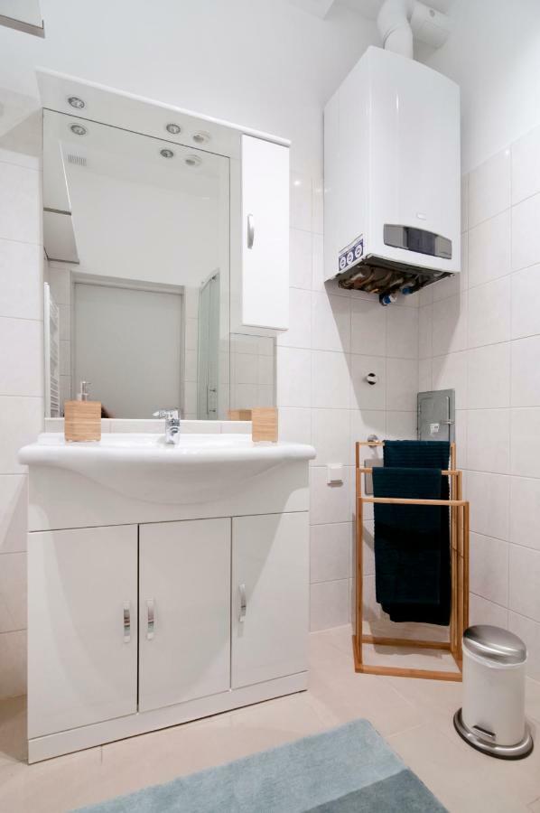 Stylish Self-Check-In Apartment With 2 Bedrooms Wina Bagian luar foto